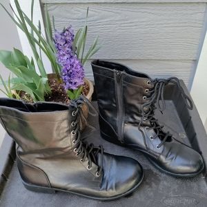 EUC Black lace up boots